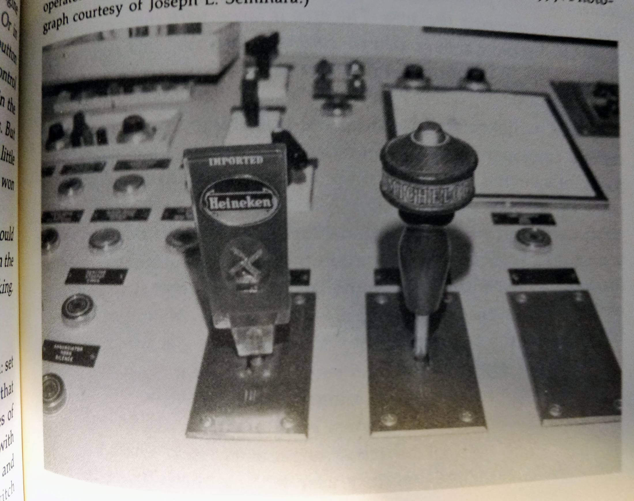 Illustration på kontrollpanel från Donald Normans Design of Everyday Things, 2:a upplagan (2002).